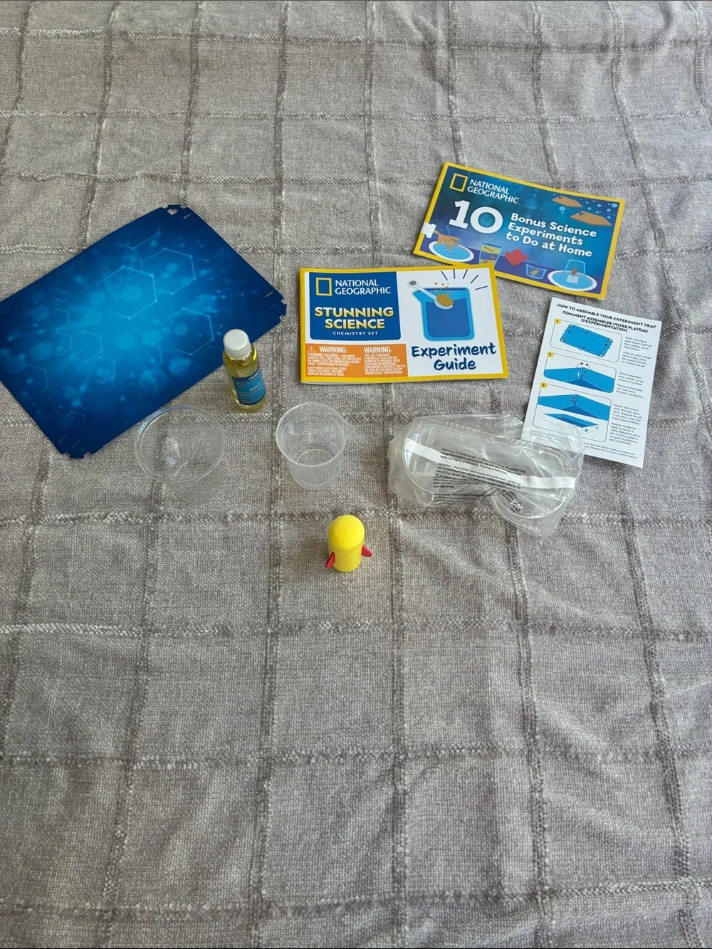 National Geographic Stunning Science Chemistry Set - Blue & Yellow